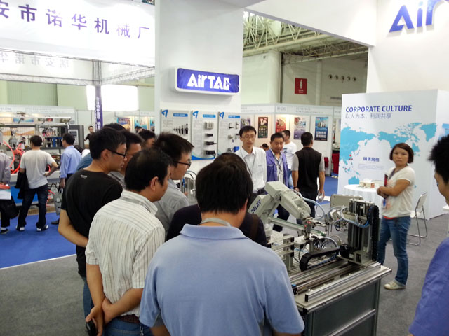 亞（中）參展2014武漢國際機電產品博覽會